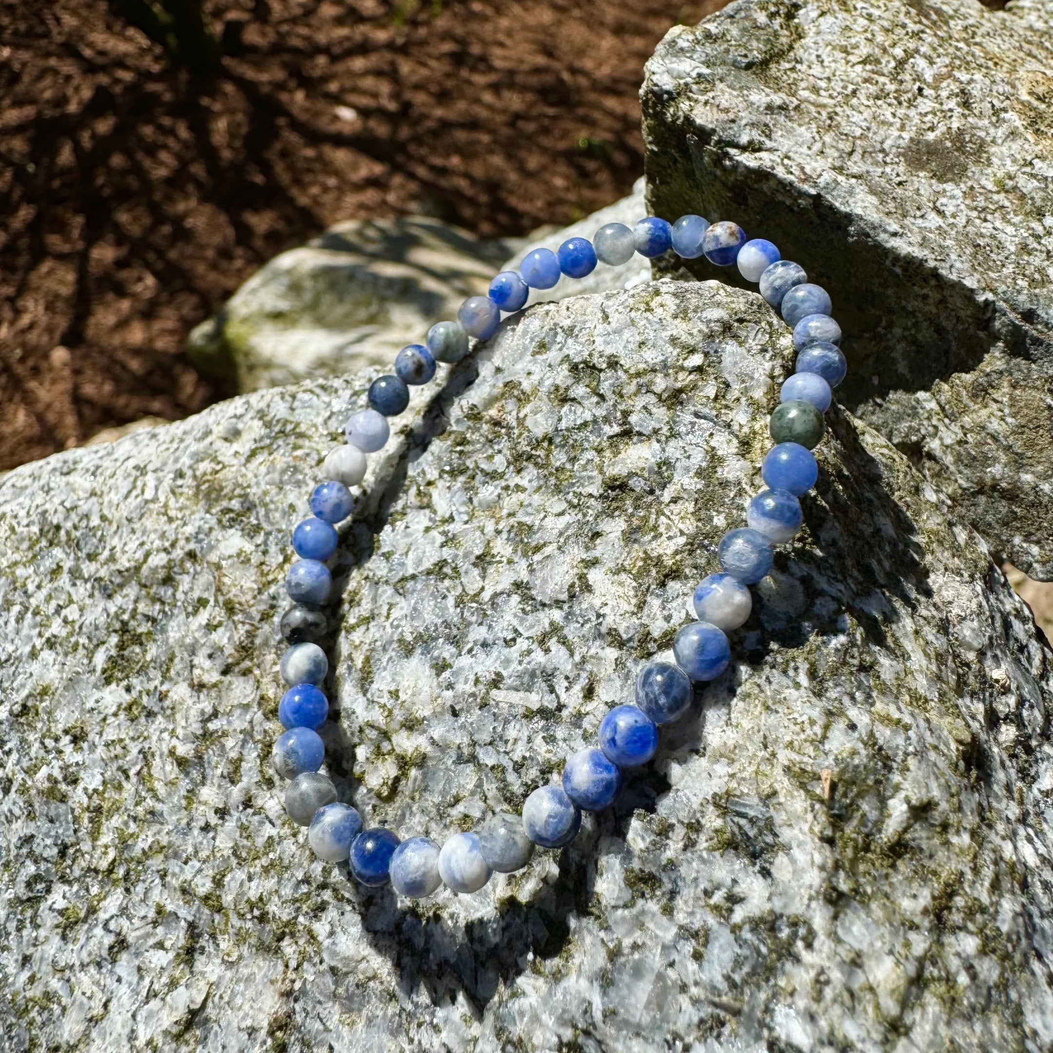 Bracelet de perles sodalite naturelle de 4 mm avec bande extensible | Bijoux Élégants et Apaisants | Bracelet en pierre fait main | Cadeau parfait pour toute occasion