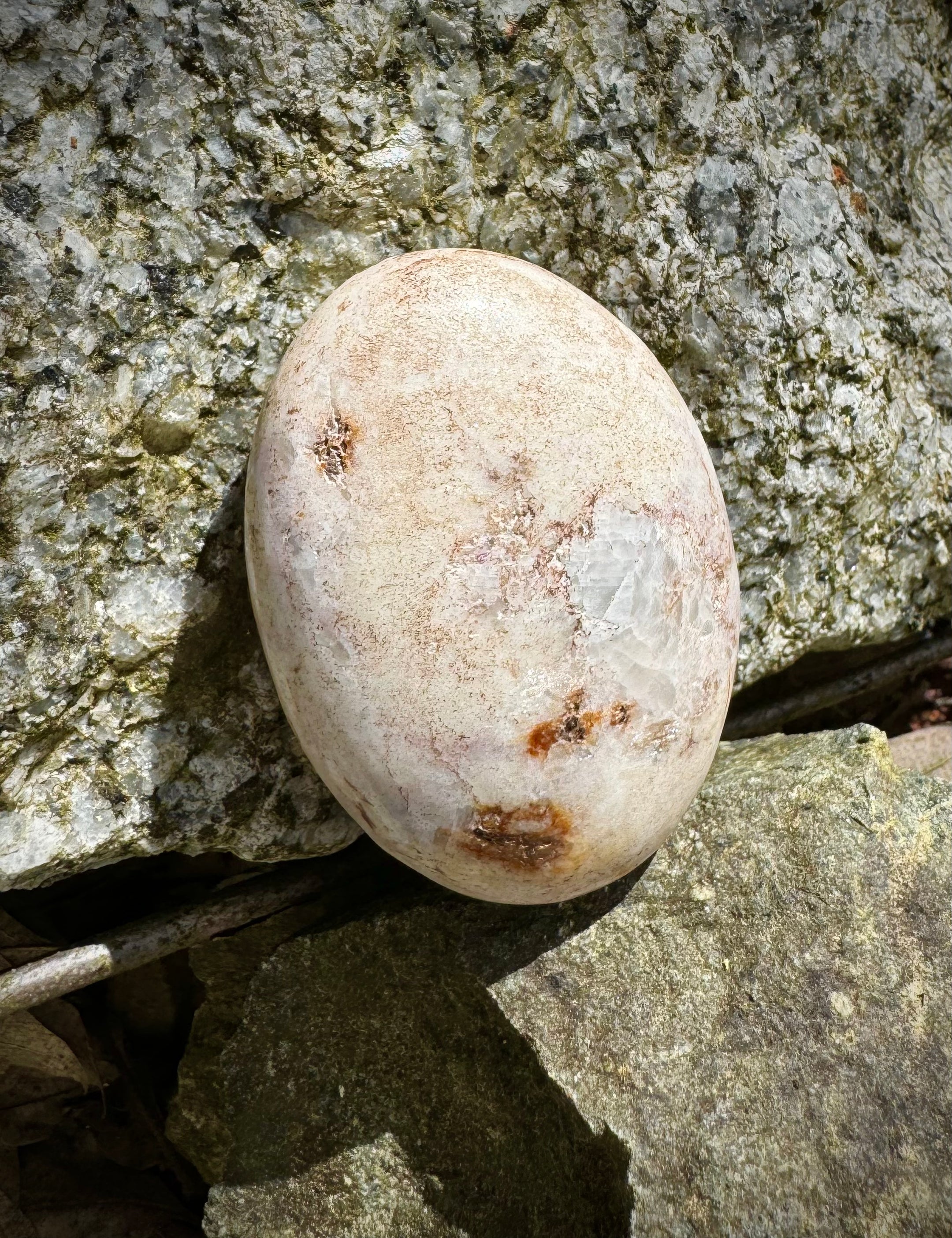 Natural UV Reactive Hackmanite Palm Stones from Afghanistan, Beautiful and Authentic, A+++ Quality - The Celestial Boutique