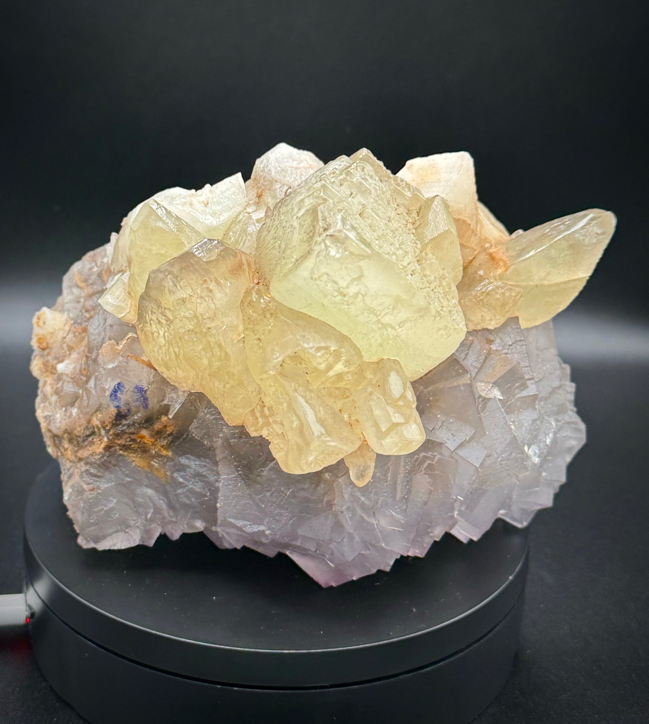 Énorme fluorite cubique violette avec spécimen de calcite du Pakistan, 2530 grammes, qualité A++