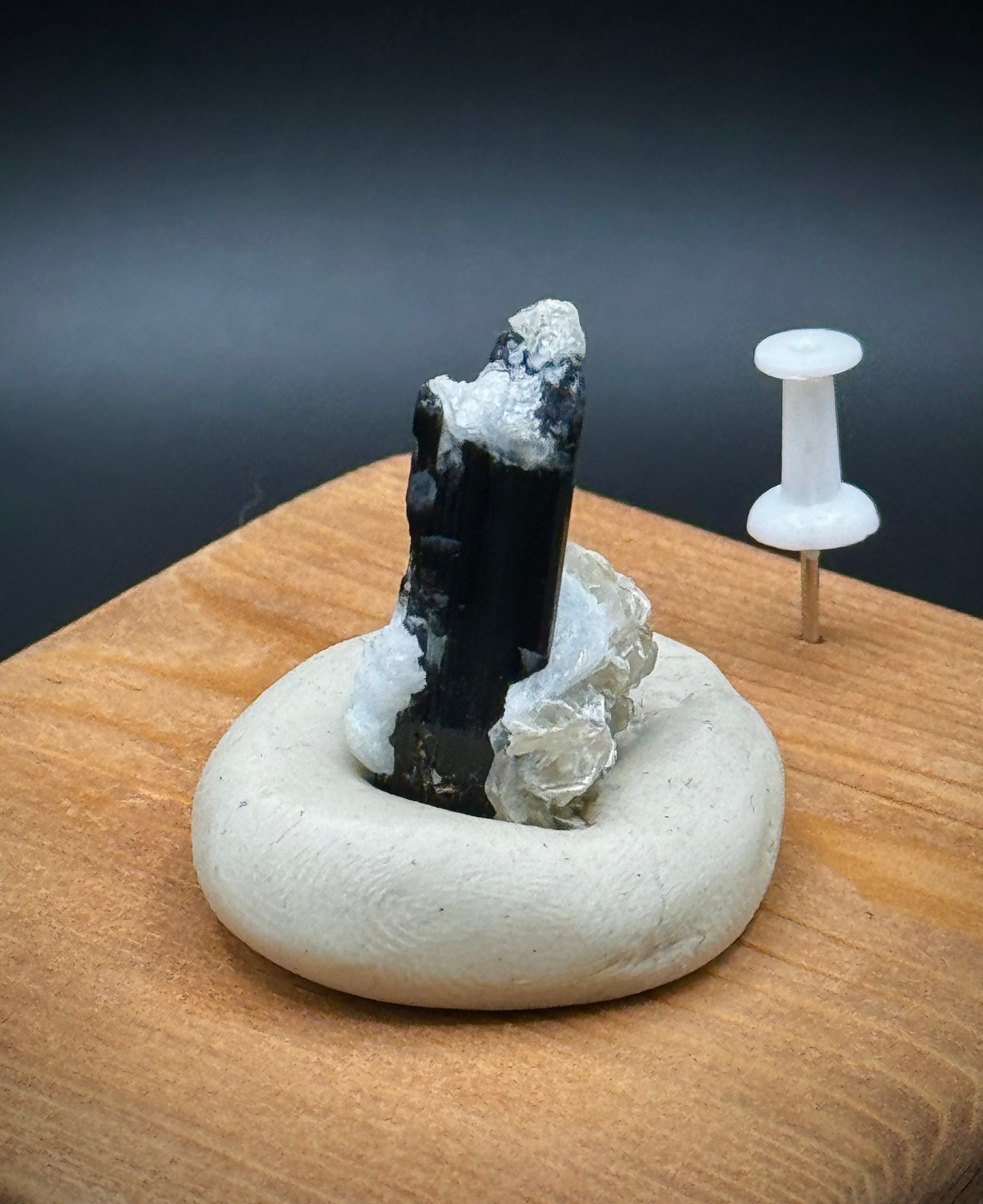 Tourmaline Schorl noire naturelle avec mica et feldspath du Pakistan, belle qualité collectionneur A+++