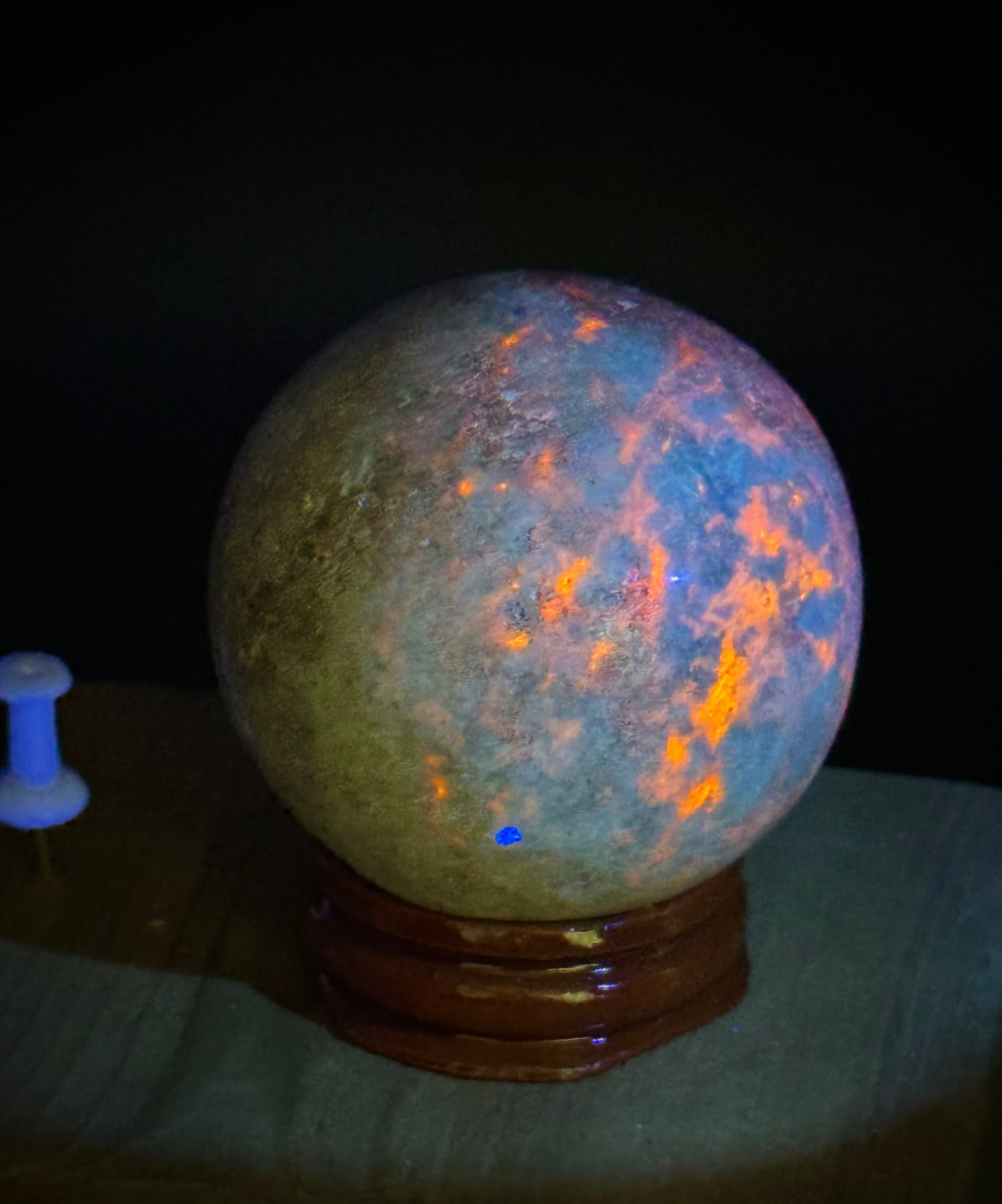 Sphère hackmanite réactive aux UV naturelle d’Afghanistan 45MM, belle et authentique, qualité A++