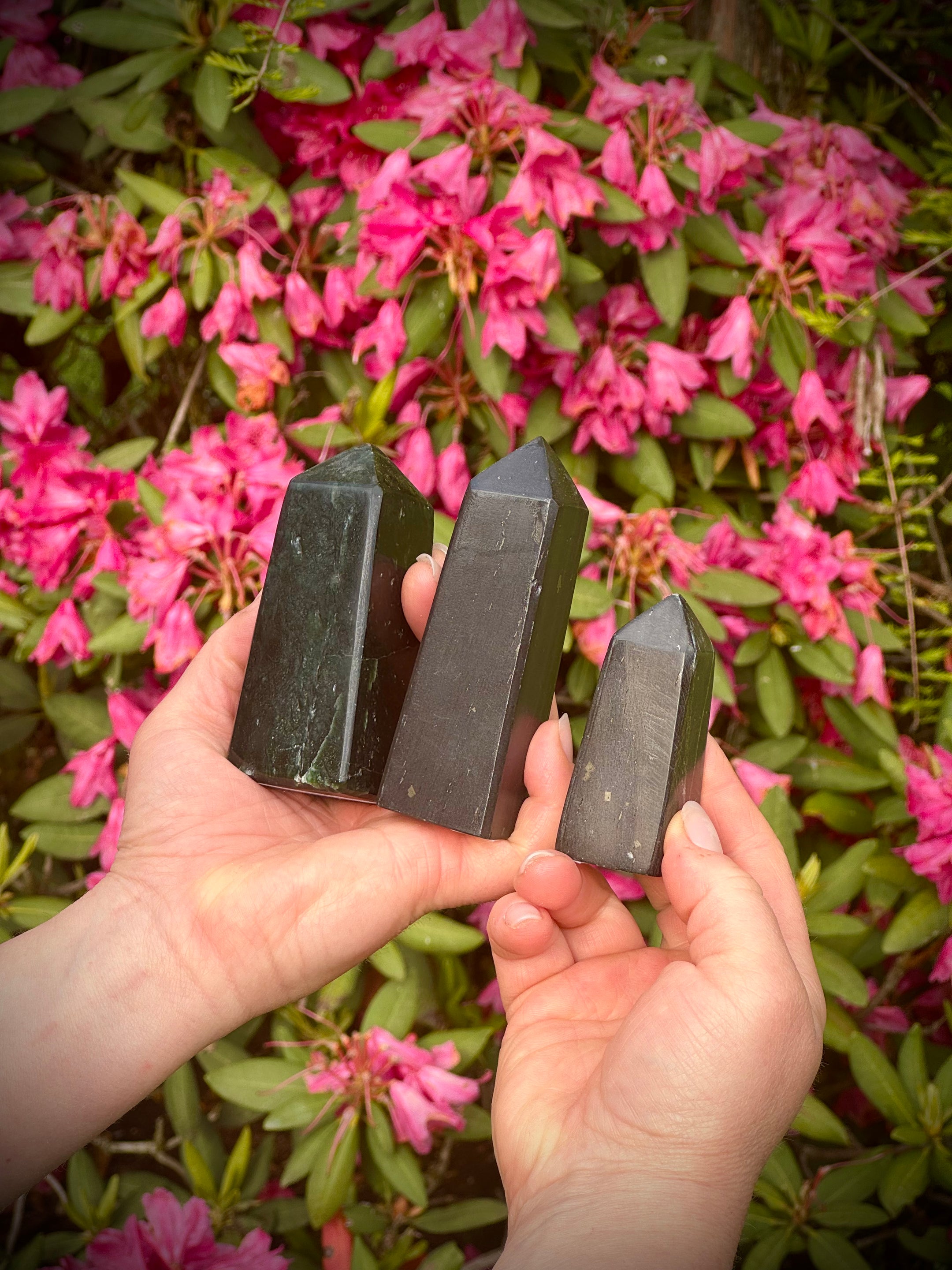 Tours de shungite naturelles, belles et authentiques, qualité EMF Shield A+